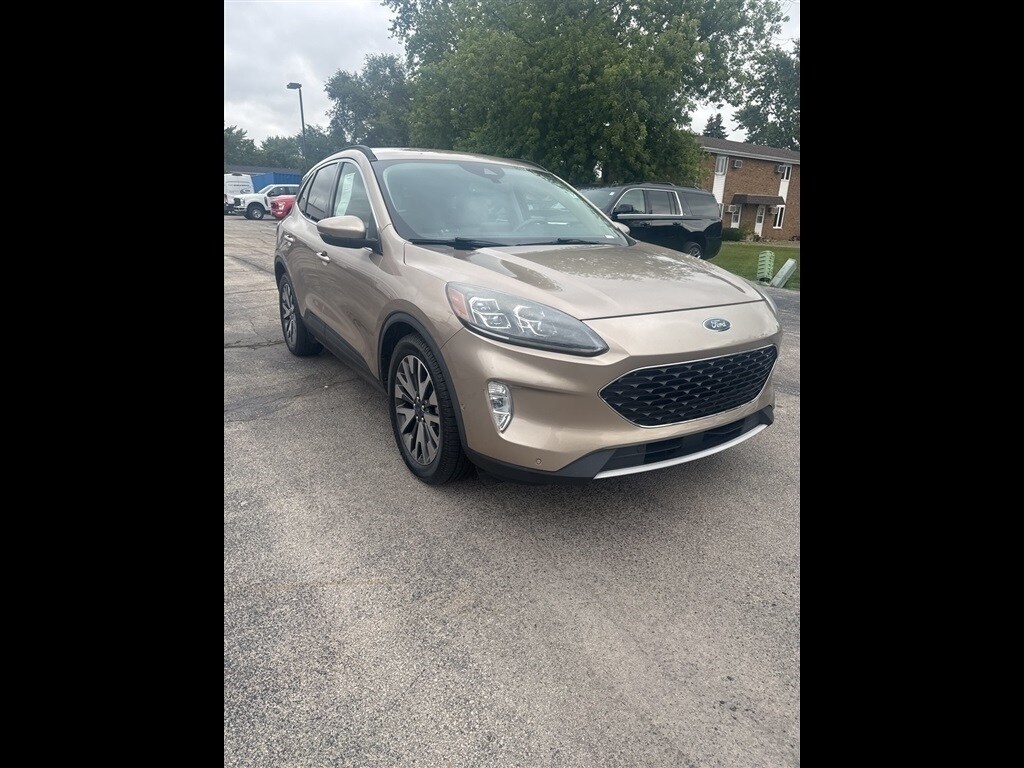 2020 Ford Escape Titanium Hybrid photo 3