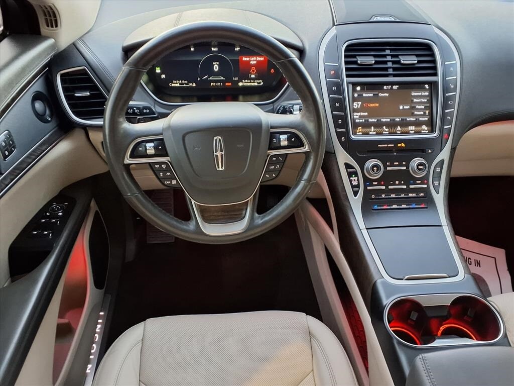 2019 Lincoln Nautilus Reserve photo 3