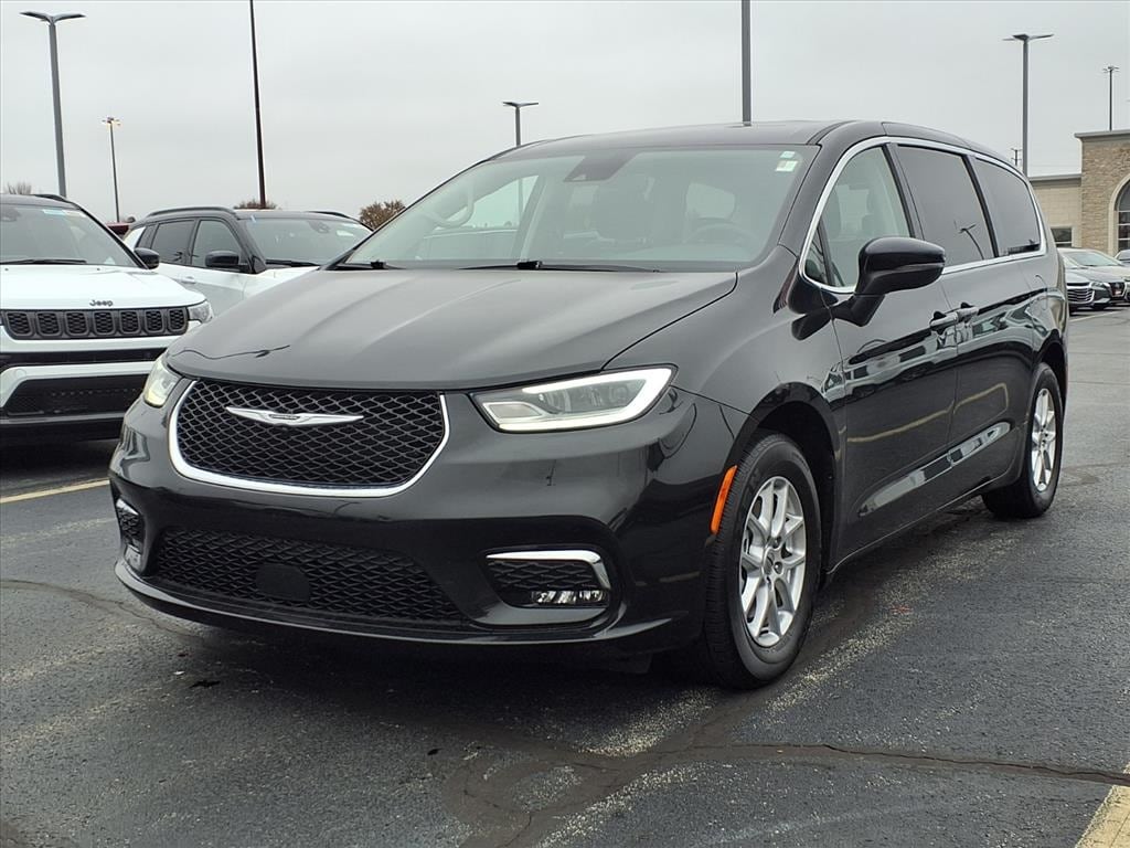 Used 2023 Chrysler Pacifica Touring L Minivan/Van