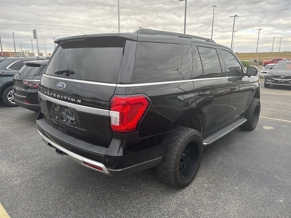2022 Ford Expedition XLT photo 2