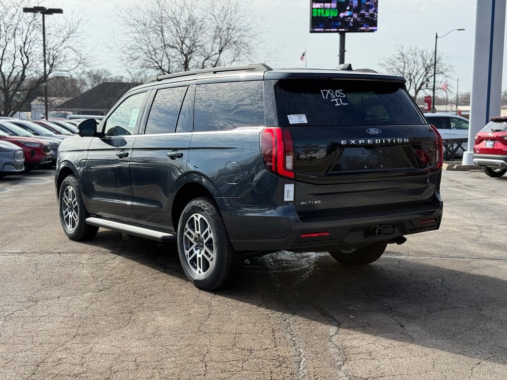 2026 Ford Expedition photo 2