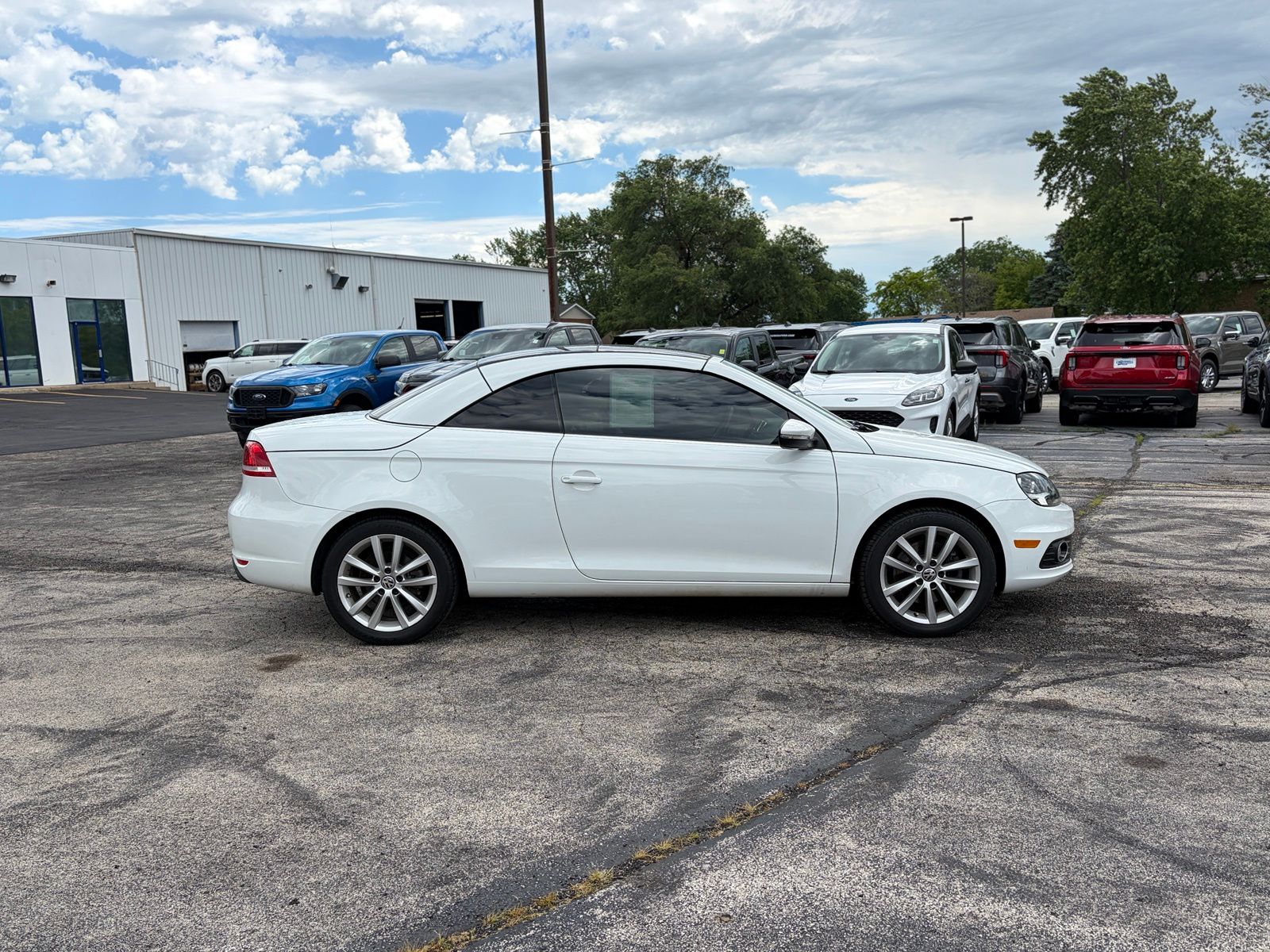 Used 2015 Volkswagen Eos Komfort Edition with VIN WVWBW8AHXFV005356 for sale in Manteno, IL