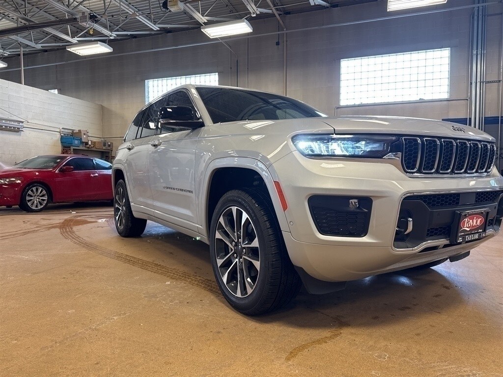 2022 Jeep Grand Cherokee Overland photo 4