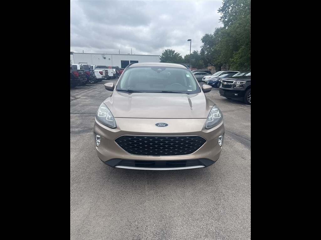 2020 Ford Escape Titanium Hybrid photo 2