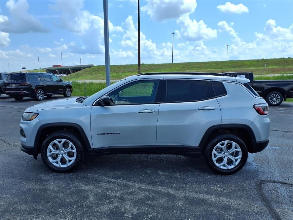 2024 Jeep Compass Latitude photo 4