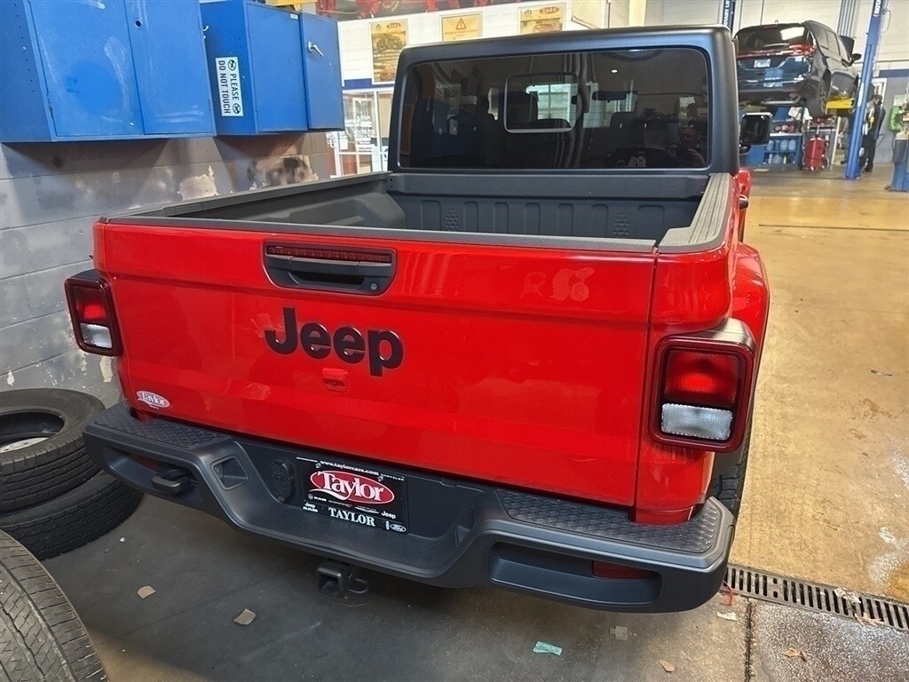 2024 Jeep Gladiator Sport photo 4