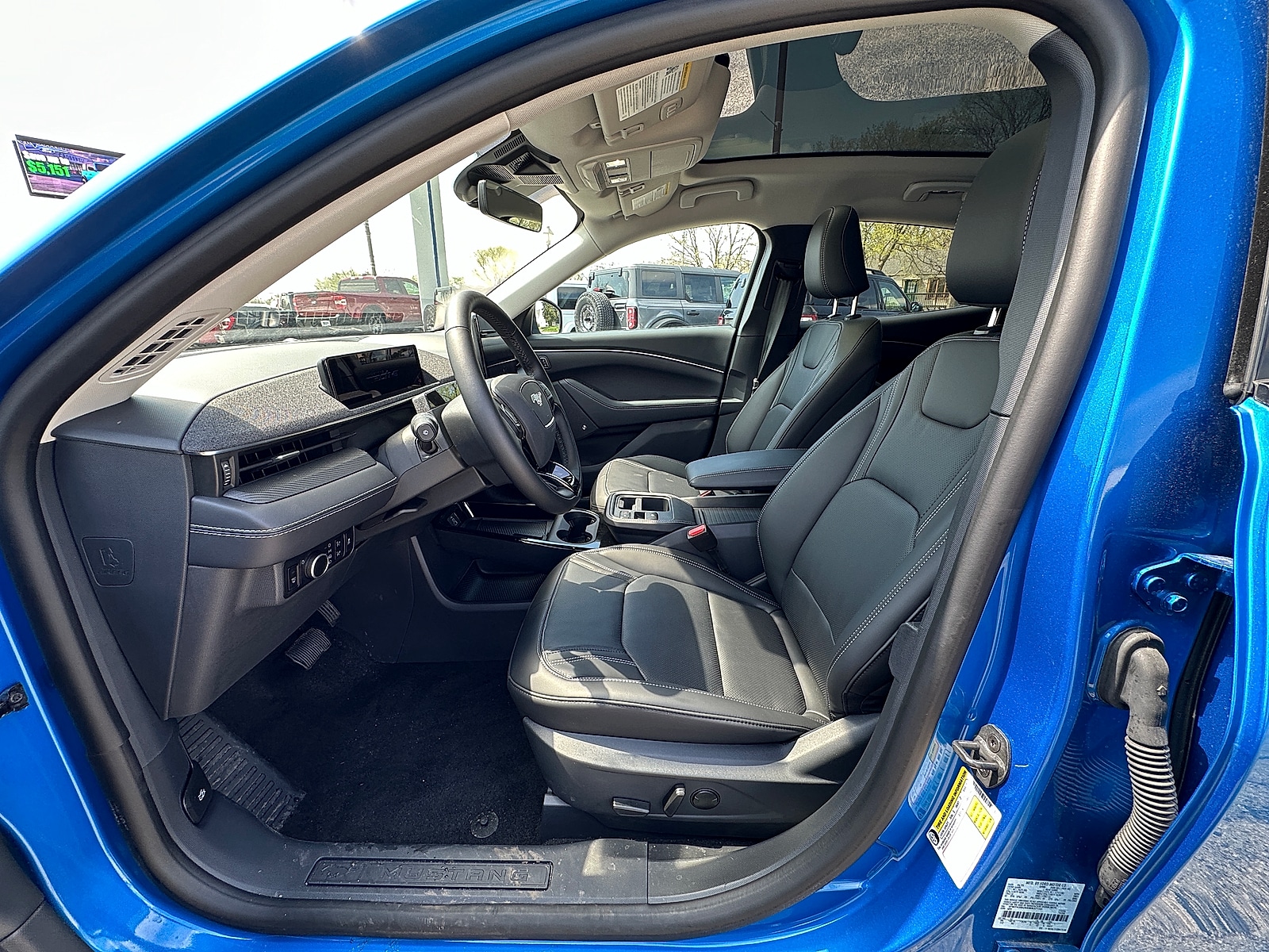 2025 Ford Mustang Mach-E Premium - Photo 13