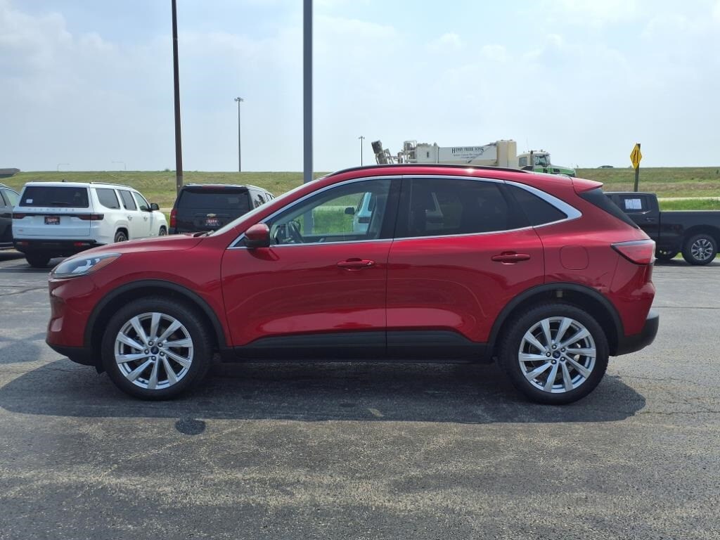 2021 Ford Escape Titanium photo 3