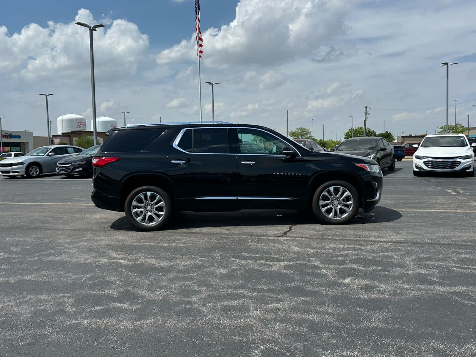 Used 2021 Chevrolet Traverse Premier with VIN 1GNEVKKW4MJ128382 for sale in Manteno, IL