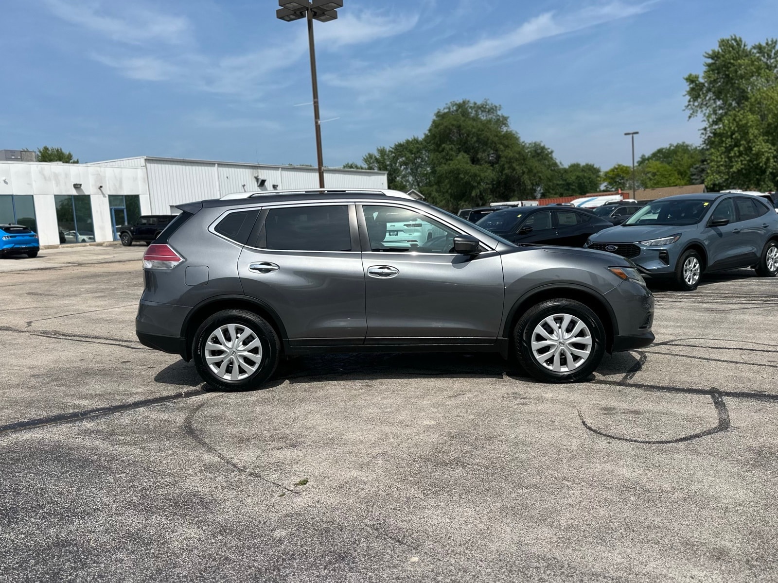 Used 2015 Nissan Rogue S with VIN 5N1AT2MT7FC872643 for sale in Manteno, IL