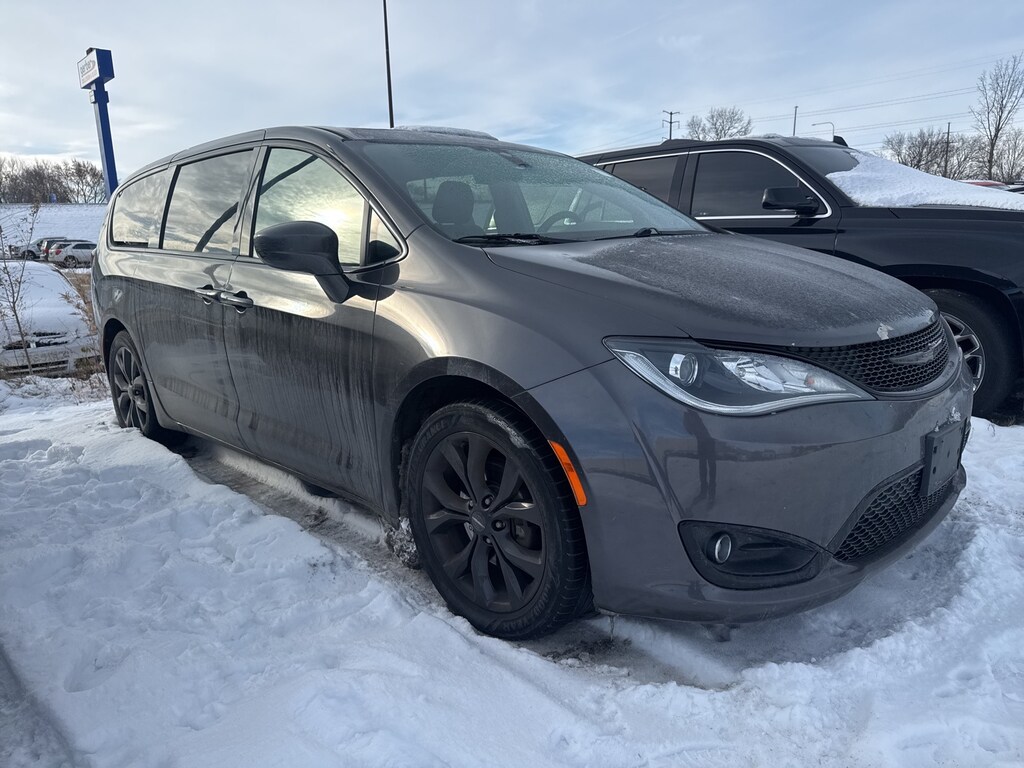 Used 2018 Chrysler Pacifica Touring Plus Minivan/Van