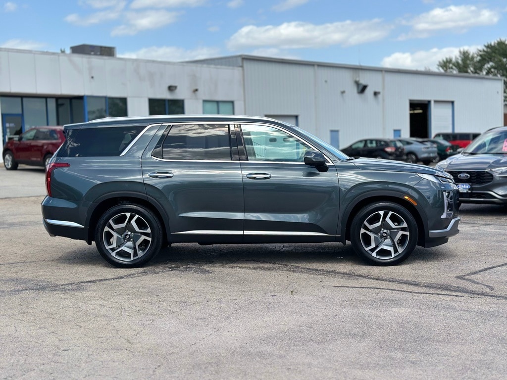 Used 2023 Hyundai Palisade Limited with VIN KM8R5DGE8PU563443 for sale in Manteno, IL