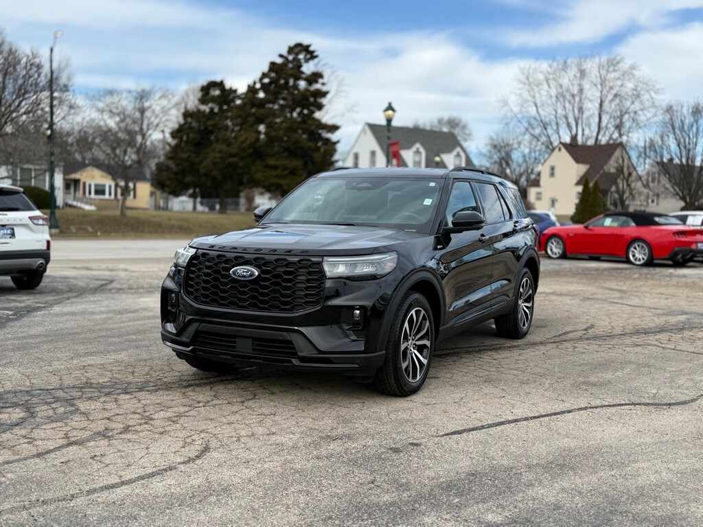 2025 Ford Explorer ST-Line photo 2
