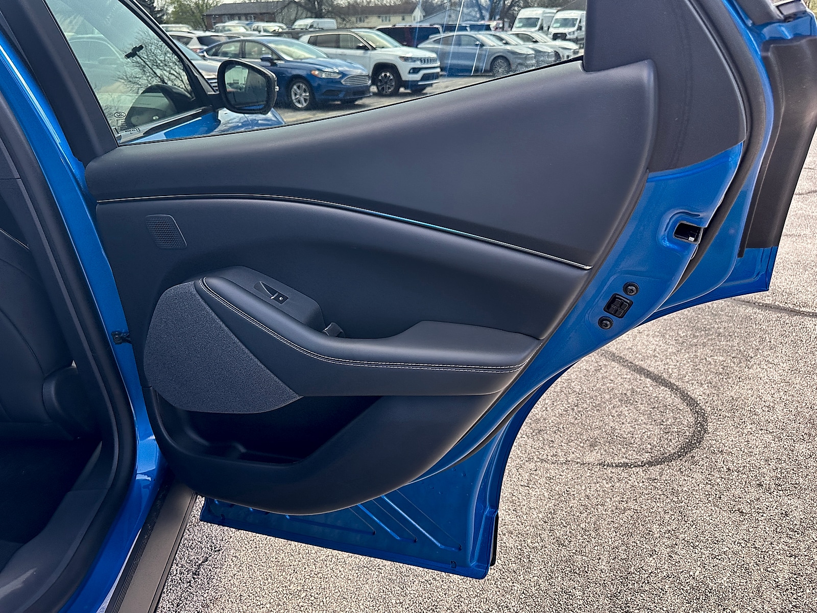2025 Ford Mustang Mach-E Premium - Photo 29