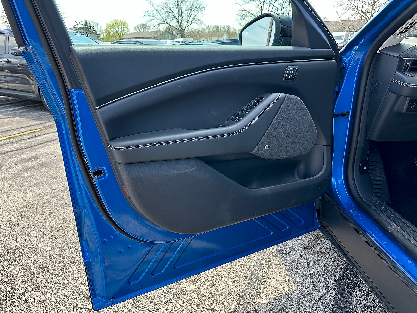 2025 Ford Mustang Mach-E Premium - Photo 10
