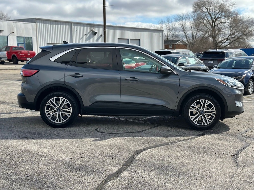 2022 Ford Escape SEL photo 2