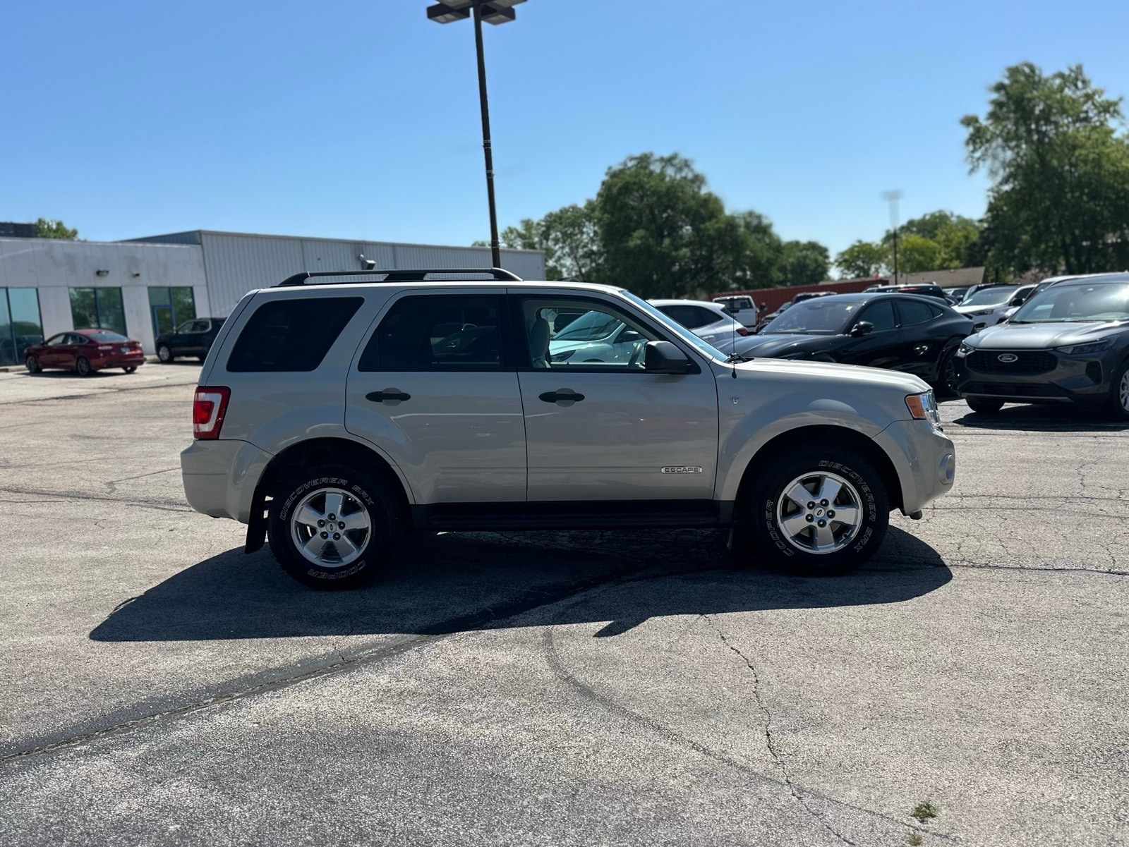 Used 2008 Ford Escape XLT with VIN 1FMCU93148KC13619 for sale in Manteno, IL
