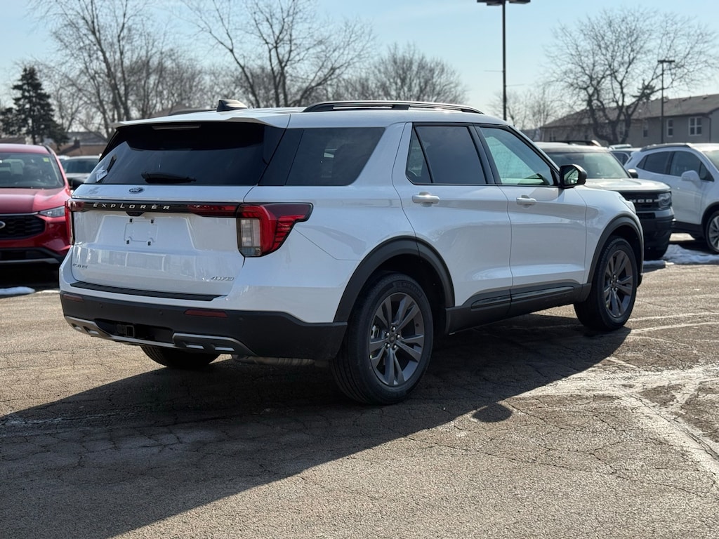 2026 Ford Explorer photo 2