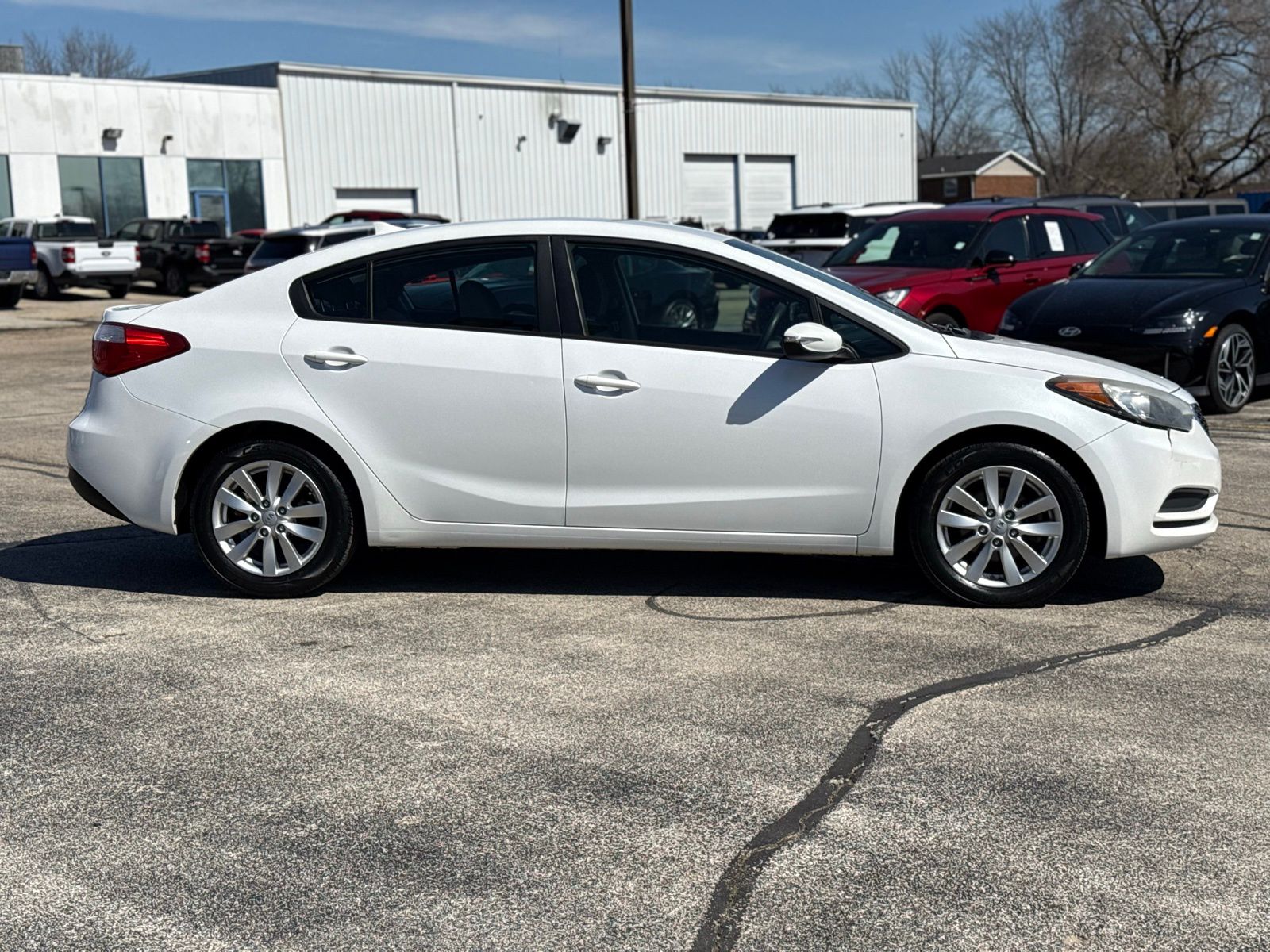 Used 2014 Kia Forte LX with VIN KNAFX4A65E5098854 for sale in Manteno, IL