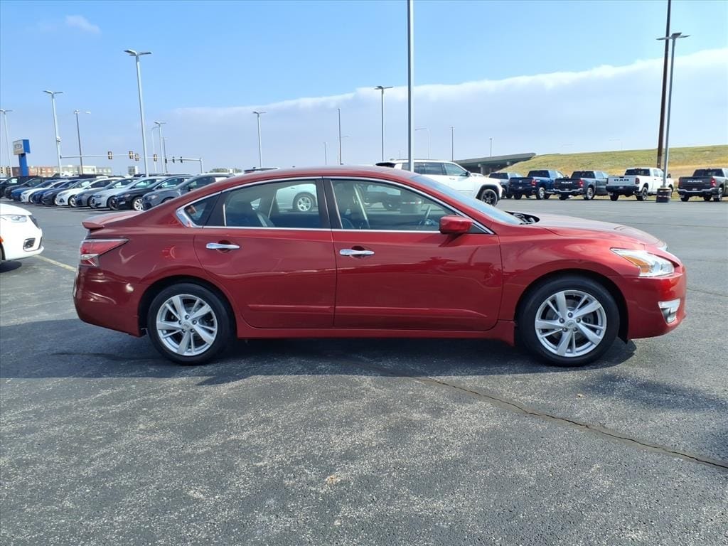 Used 2015 Nissan Altima 2.5 SV Sedan