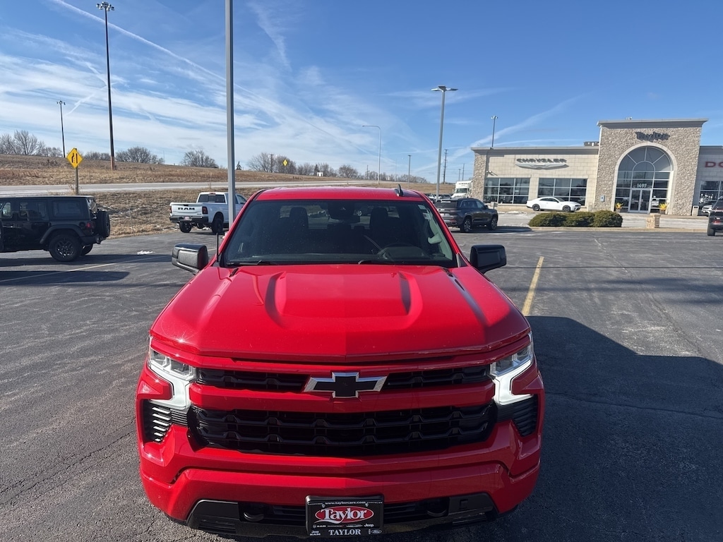 2023 Chevrolet Silverado 1500 RST photo 3
