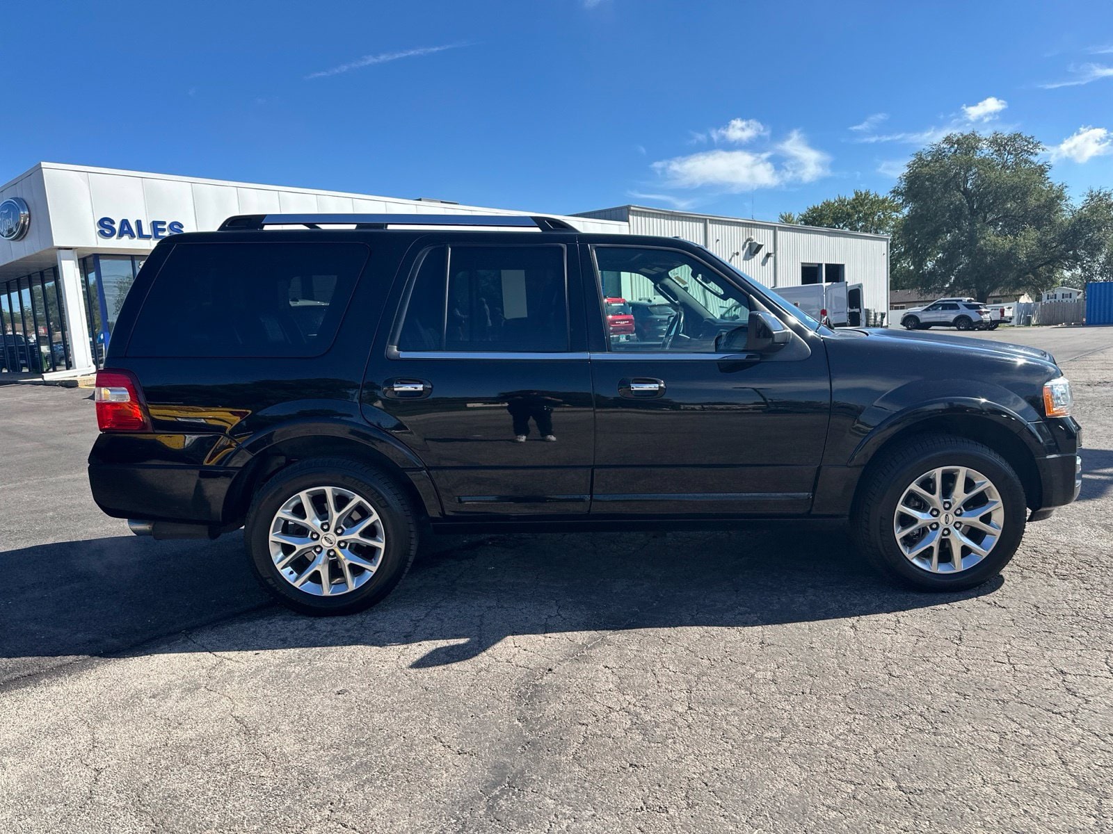 Used 2017 Ford Expedition Limited with VIN 1FMJU2AT0HEA29179 for sale in Manteno, IL