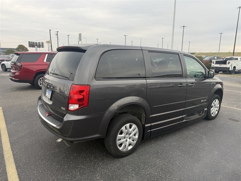 2015 Dodge Grand Caravan SE photo 3