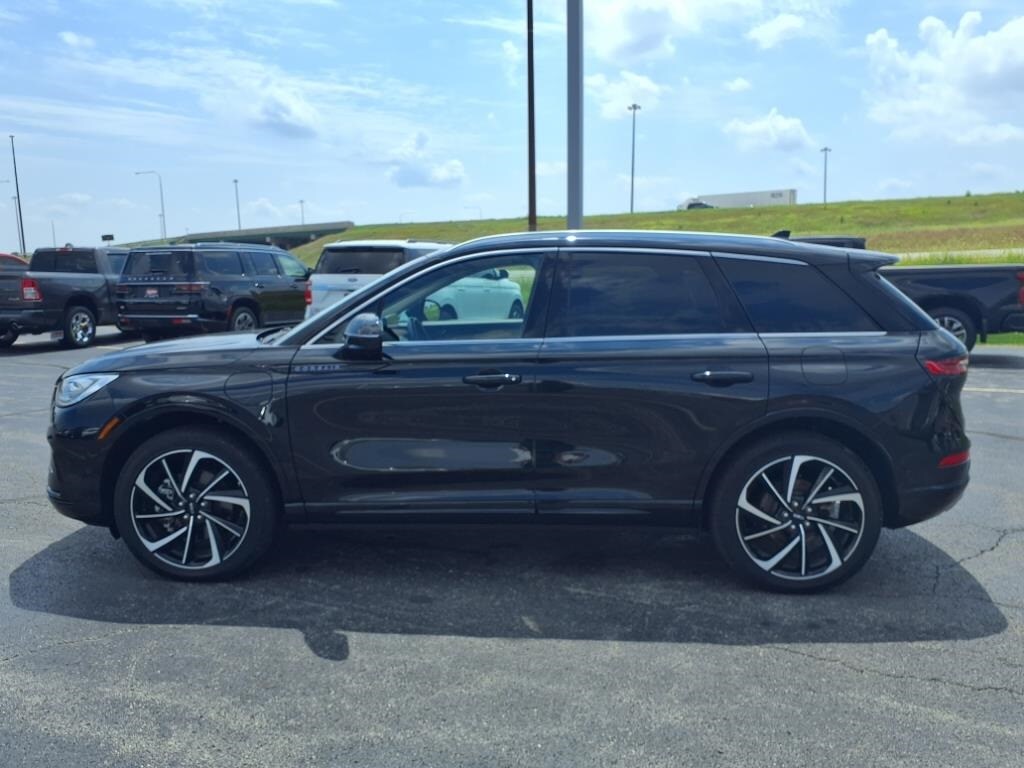 2023 Lincoln Corsair Grand Touring photo 3