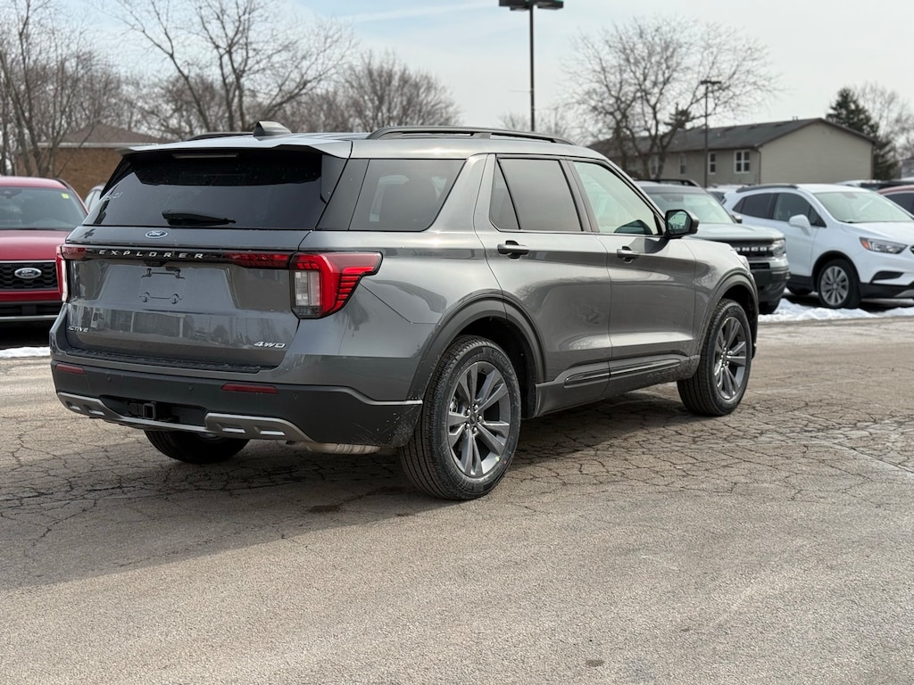 2026 Ford Explorer photo 3