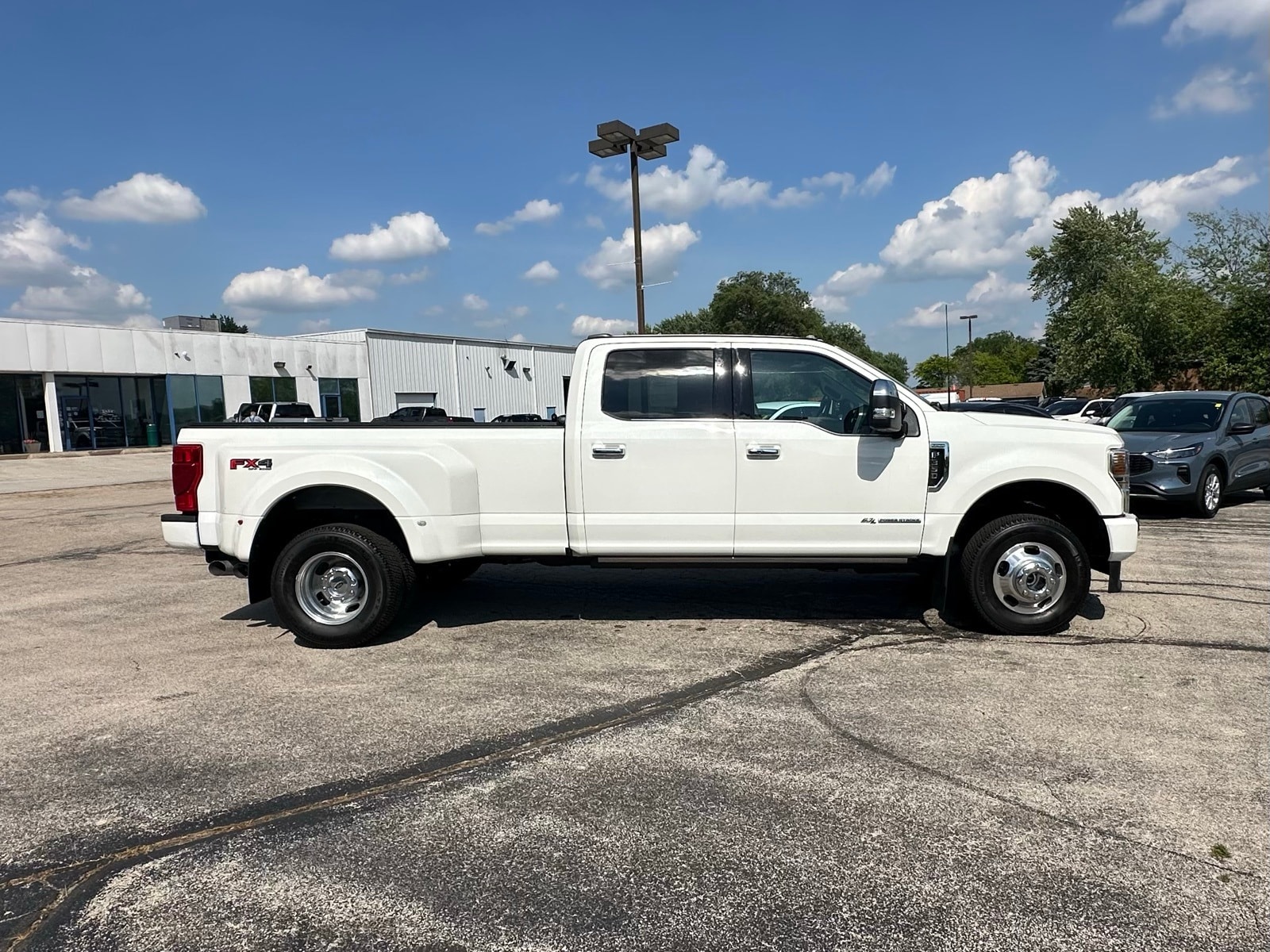 Used 2022 Ford F-350 Super Duty Platinum with VIN 1FT8W3DT6NED86604 for sale in Manteno, IL