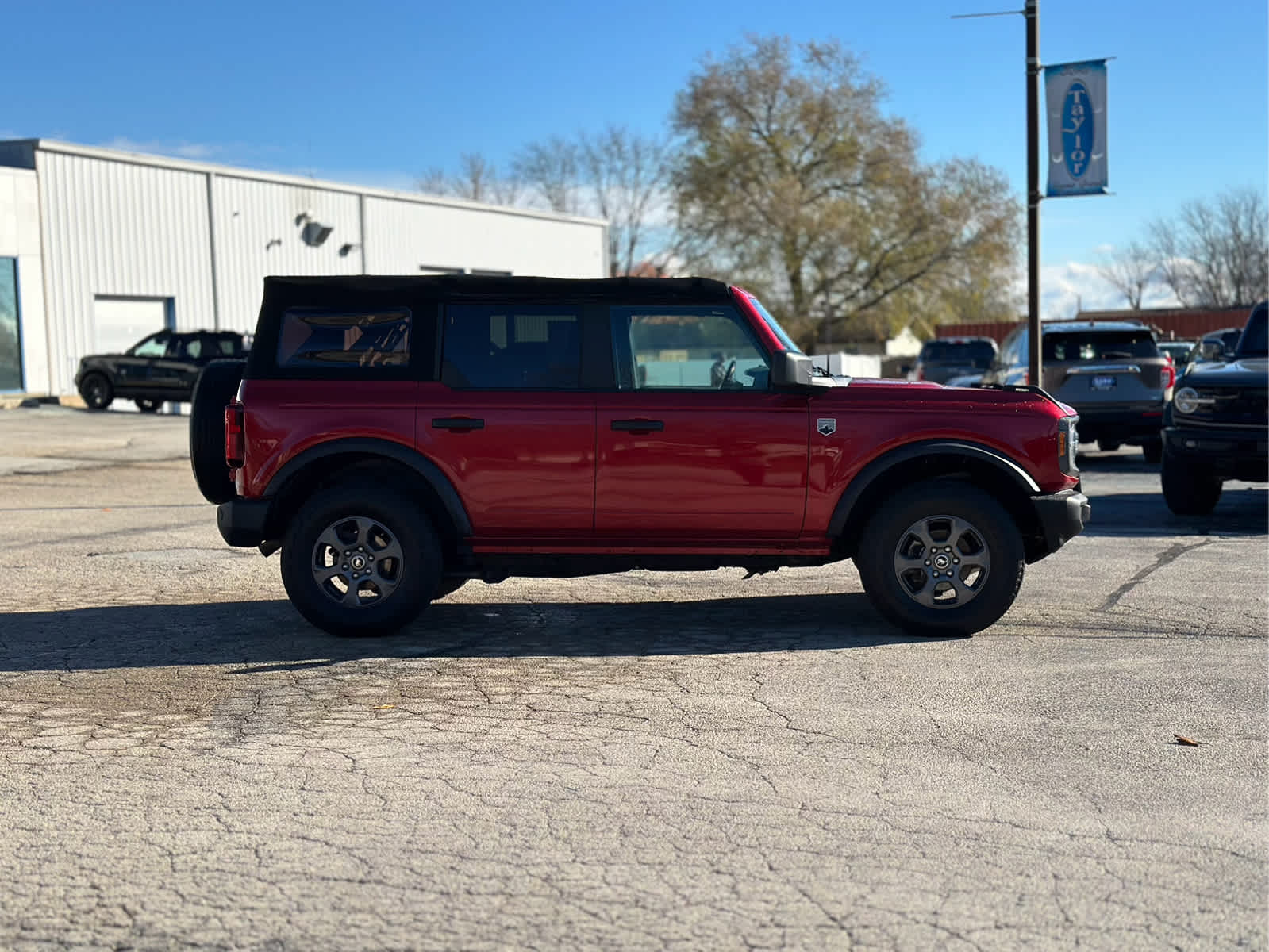 Used 2021 Ford Bronco 4-Door Big Bend with VIN 1FMDE5BHXMLA91586 for sale in Manteno, IL