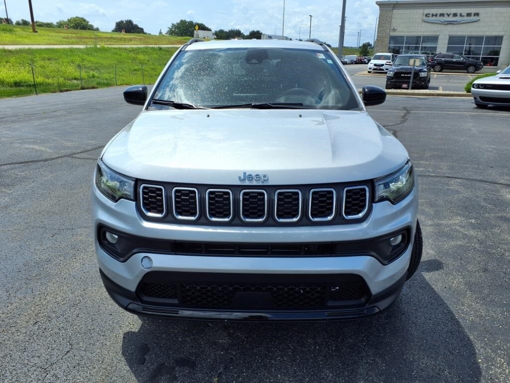 2024 Jeep Compass Latitude photo 2