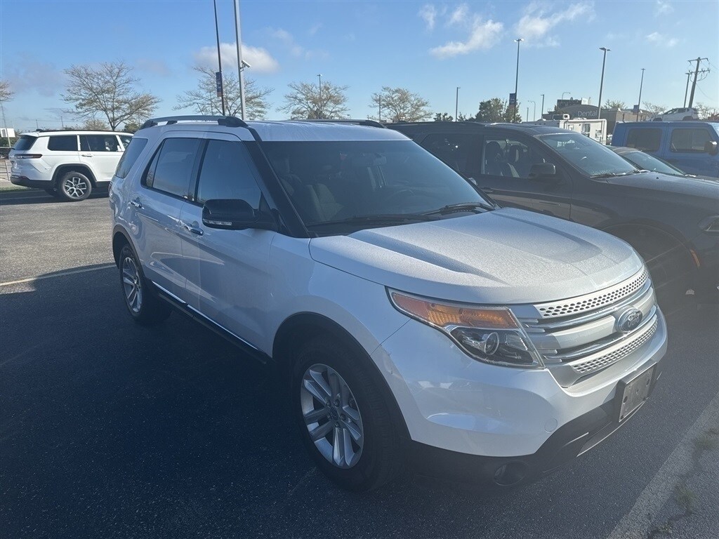 2011 Ford Explorer XLT photo 2