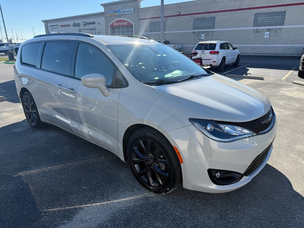 Used 2020 Chrysler Pacifica Touring L Plus Minivan/Van