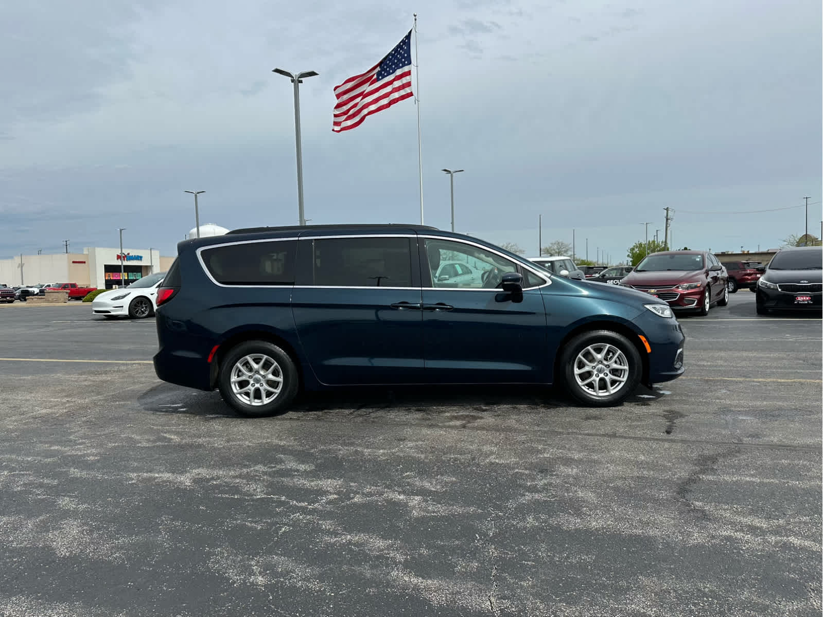 Used 2022 Chrysler Pacifica Touring L with VIN 2C4RC1BG9NR162317 for sale in Manteno, IL
