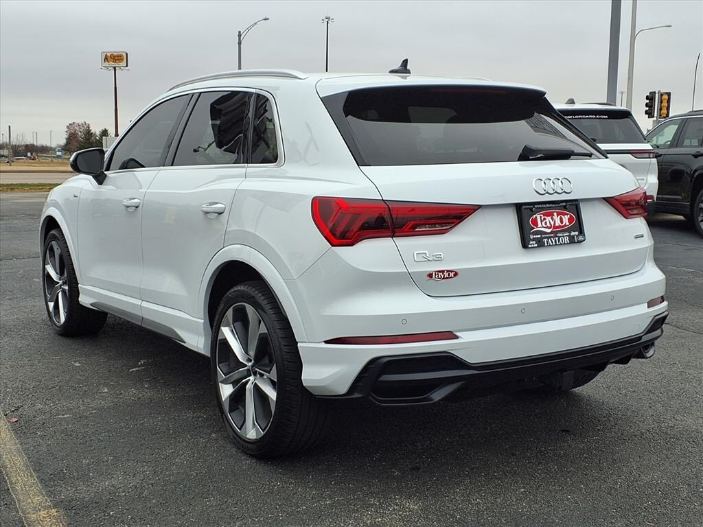 2021 Audi Q3 S line Premium Plus photo 2
