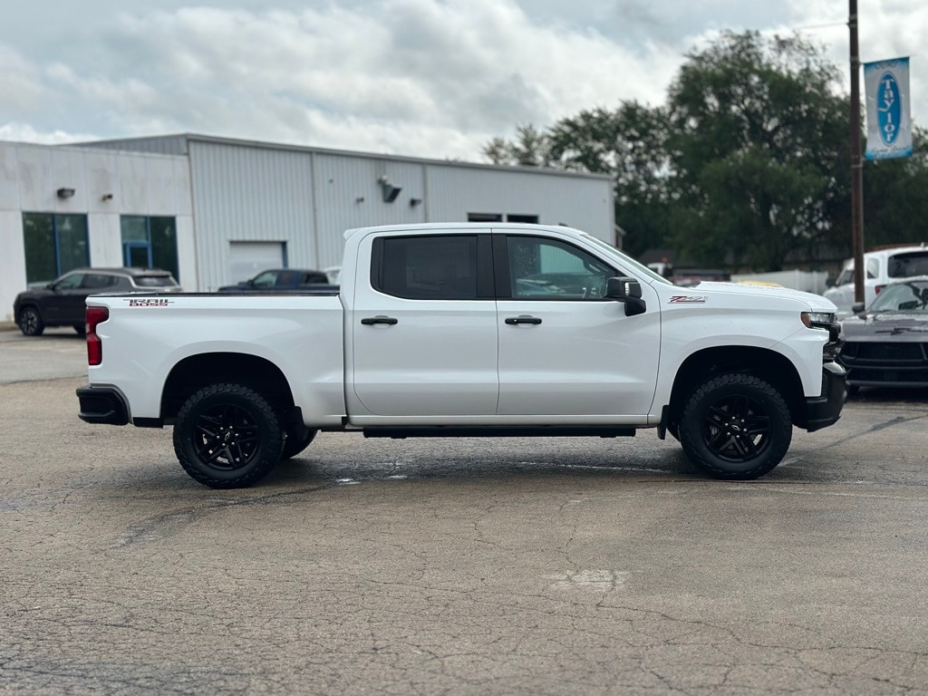 Used 2021 Chevrolet Silverado 1500 LT Trail Boss with VIN 3GCPYFEDXMG247775 for sale in Manteno, IL