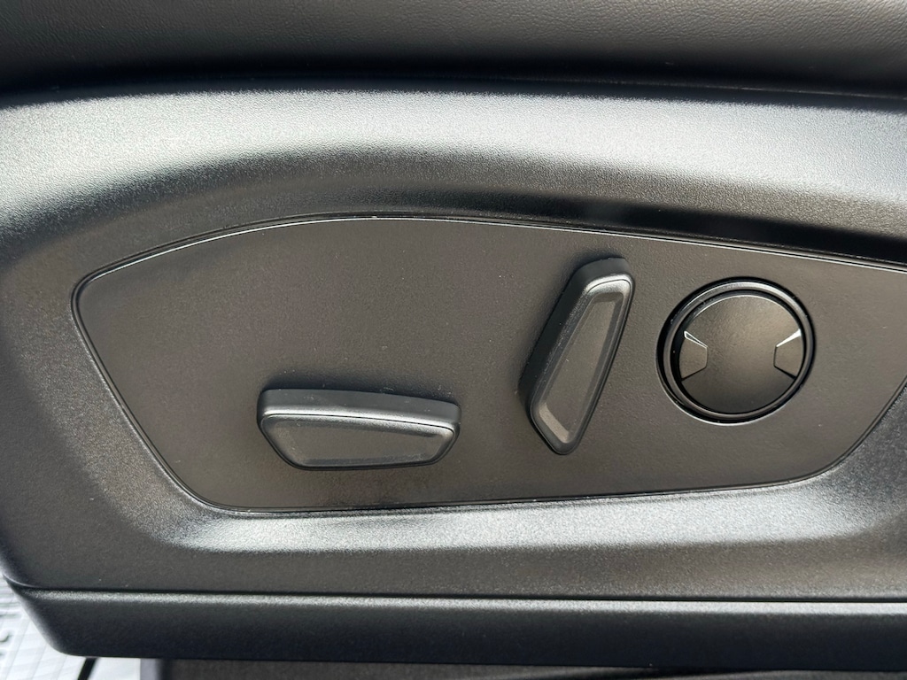 2025 Ford Explorer ST-Line photo 3