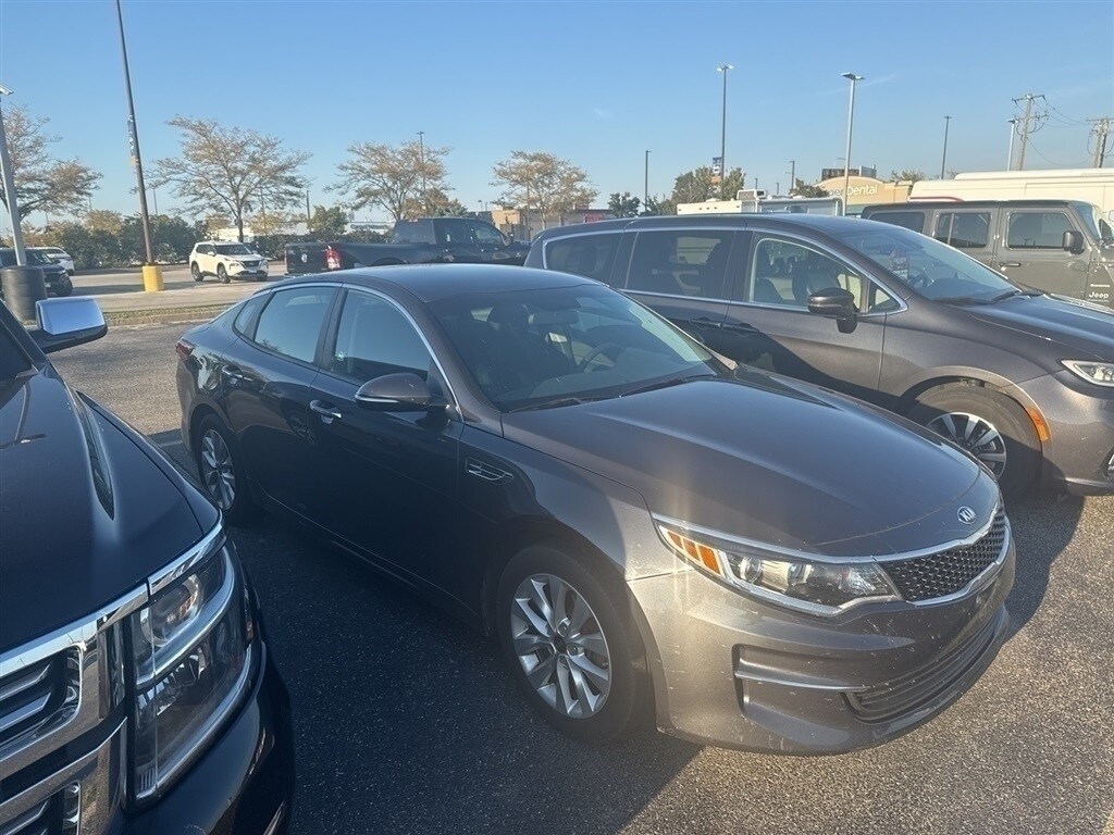 2017 Kia Optima LX photo 2