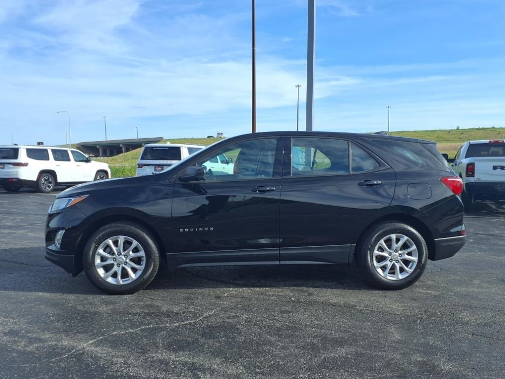 2019 Chevrolet Equinox LS photo 2