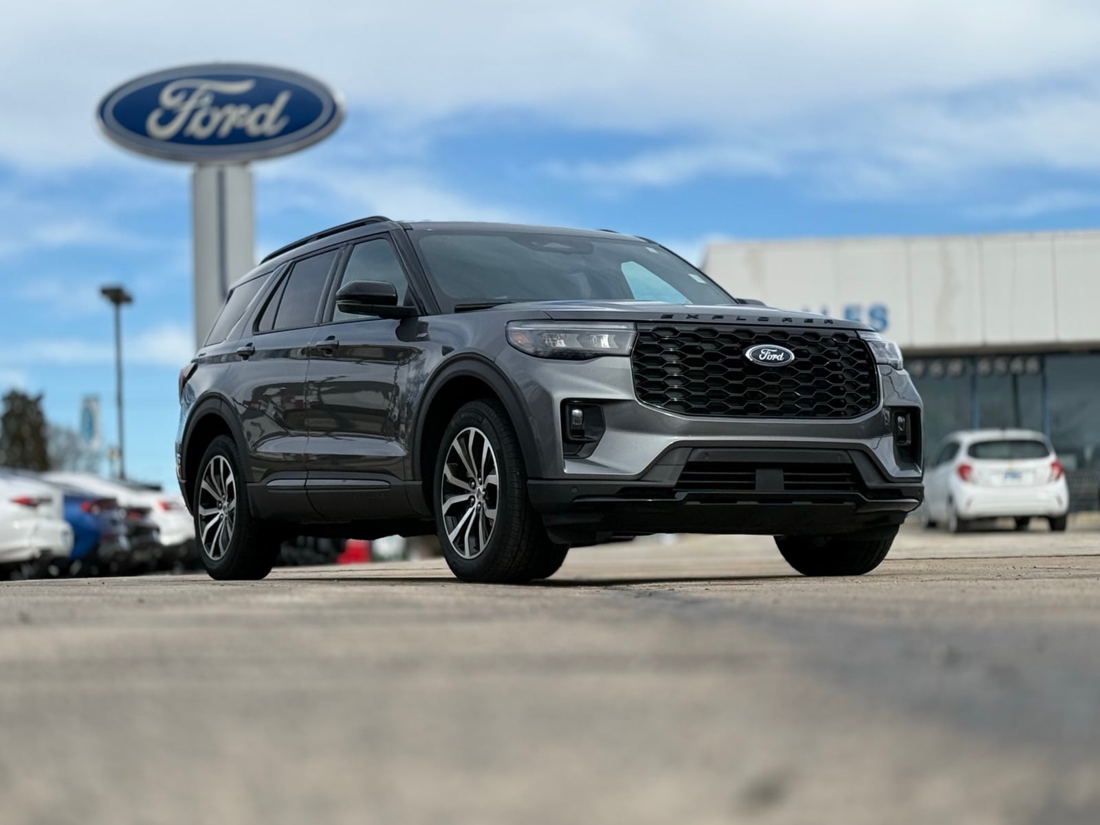 2025 Ford Explorer ST Line's photo