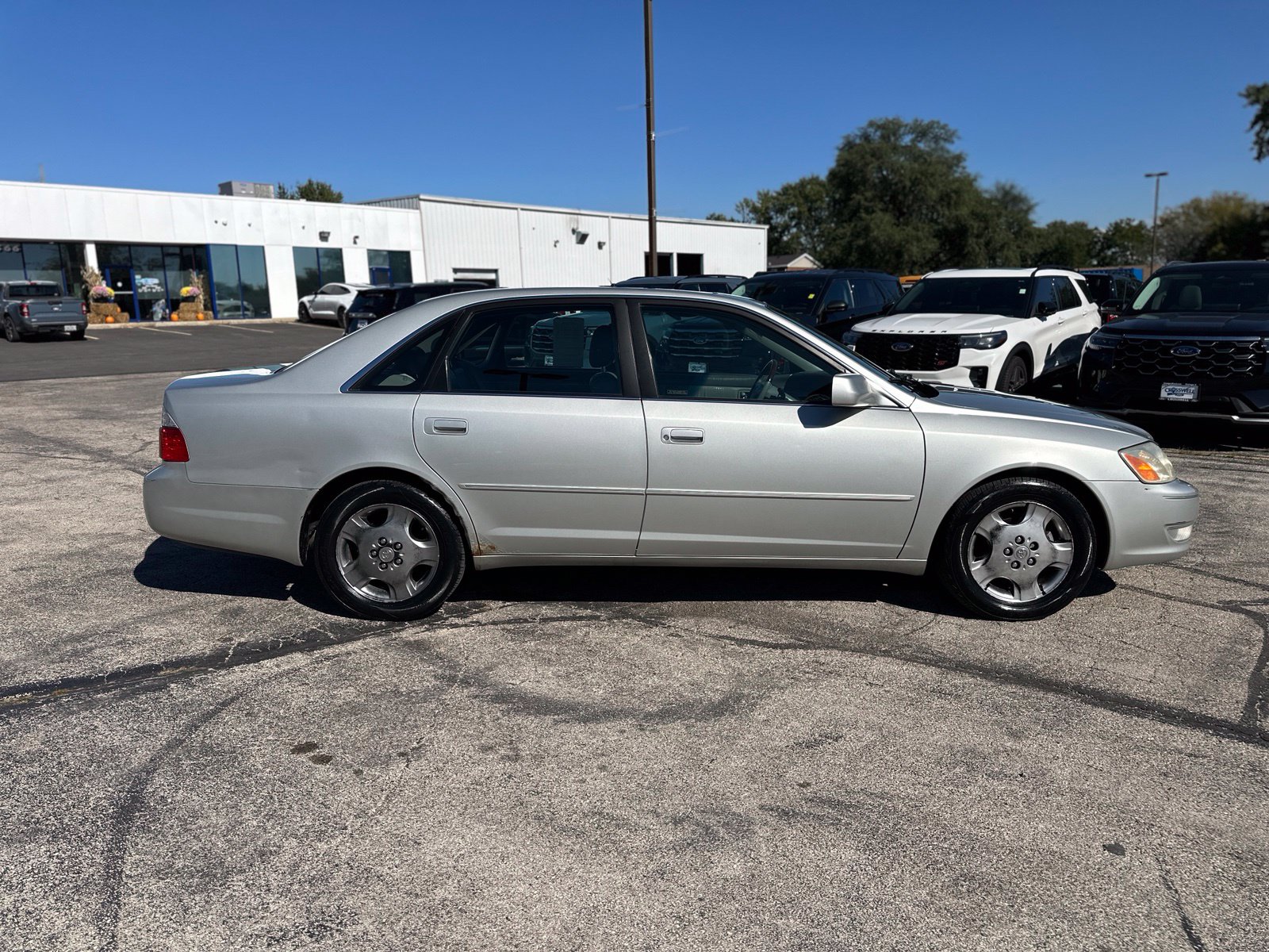 Used 2003 Toyota Avalon XLS with VIN 4T1BF28B53U301817 for sale in Manteno, IL