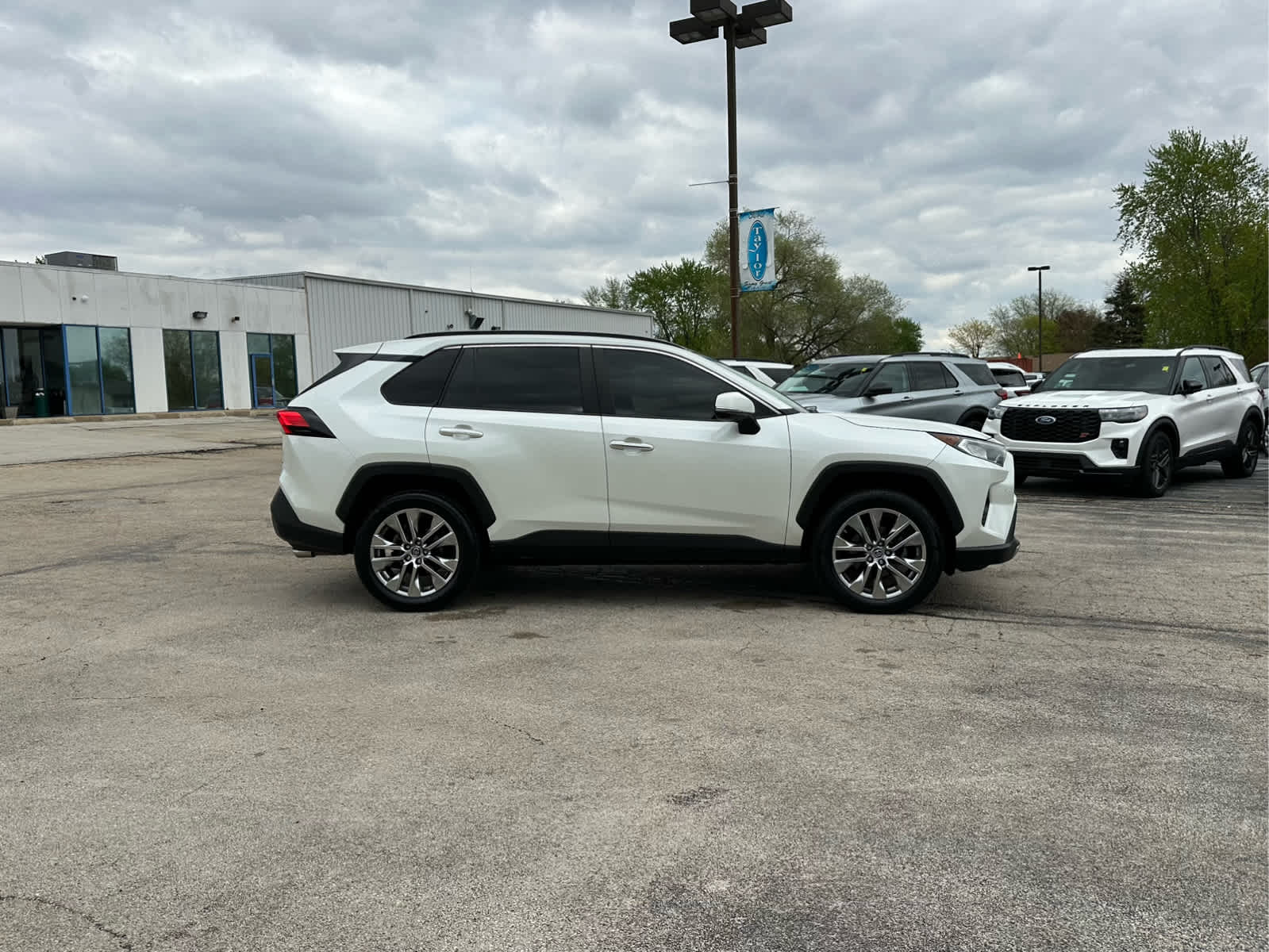 Used 2019 Toyota RAV4 Limited with VIN JTMN1RFV3KD508369 for sale in Manteno, IL