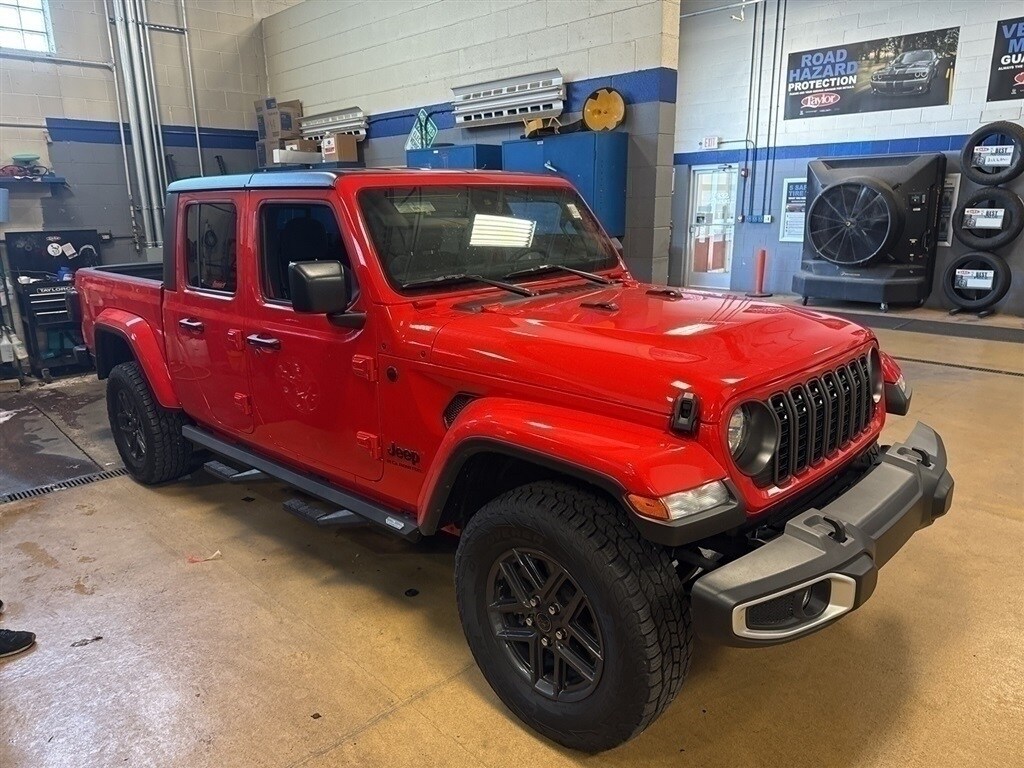 2024 Jeep Gladiator Sport photo 2