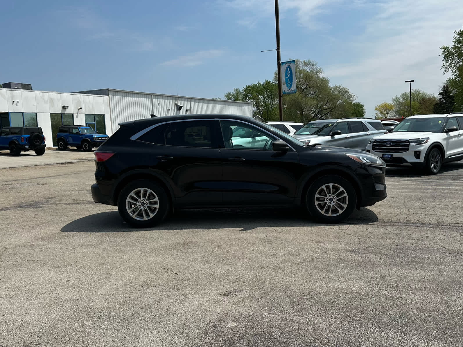 Used 2022 Ford Escape SE with VIN 1FMCU9G60NUA07400 for sale in Manteno, IL
