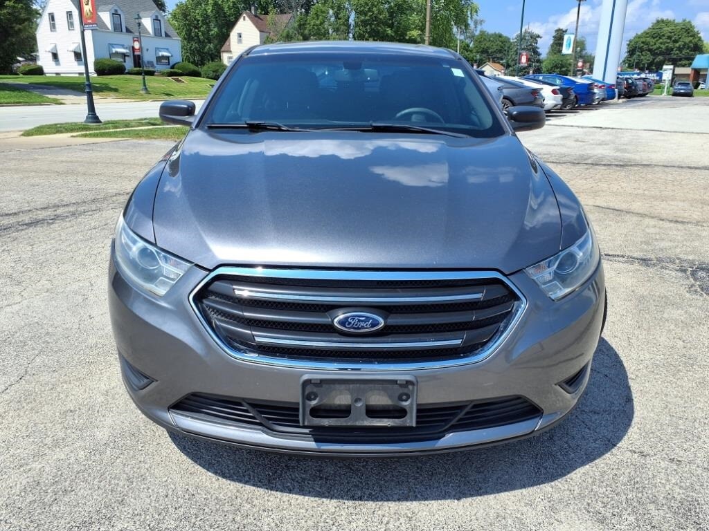 2014 Ford Taurus photo 2