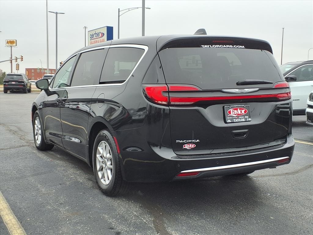 Used 2023 Chrysler Pacifica Touring L Minivan/Van