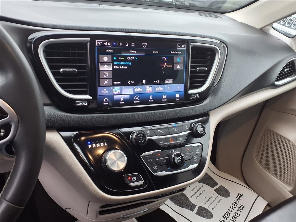 Used 2023 Chrysler Pacifica Touring L Minivan/Van