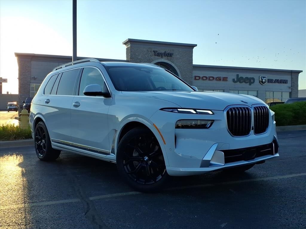 2024 BMW X7 40i's photo