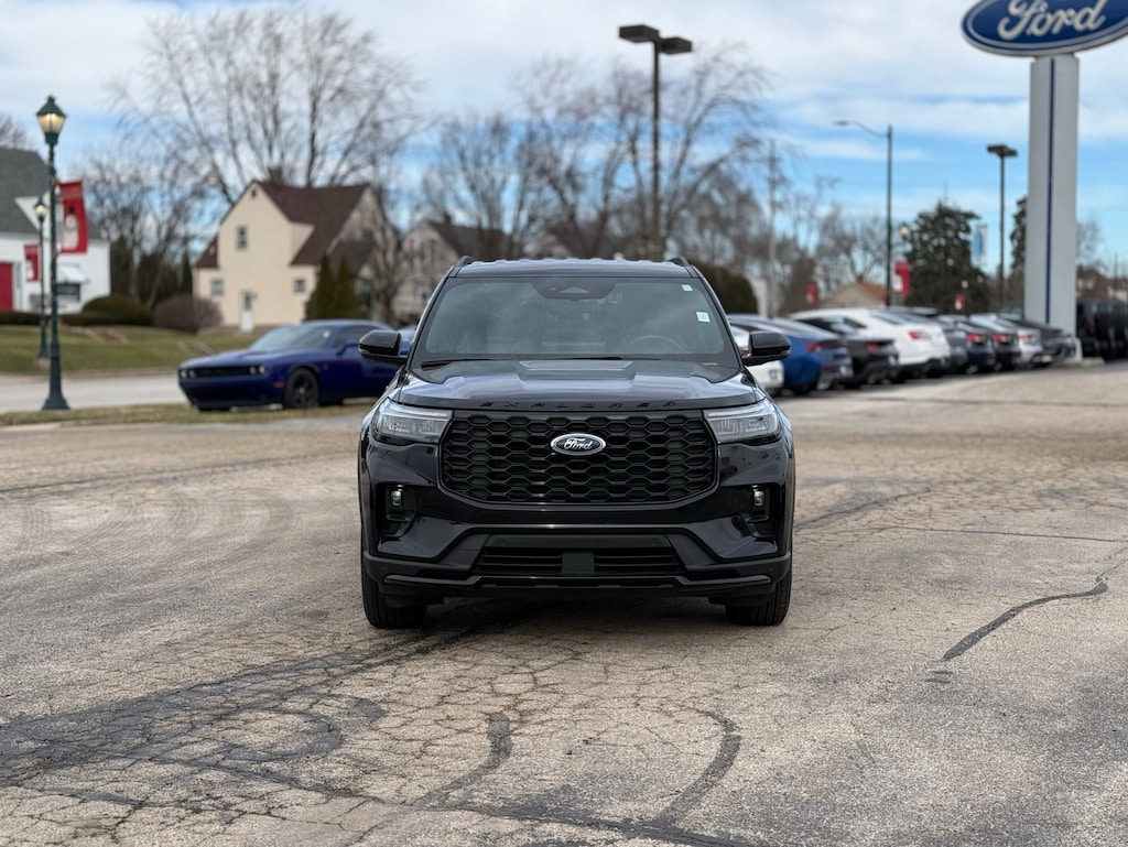 2025 Ford Explorer ST-Line photo 3